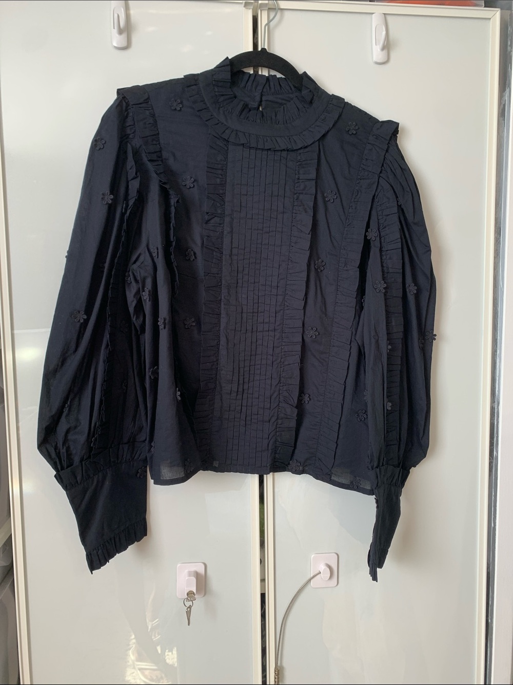 FARM Rio Black Ruffled Pintuck Floral Blouse